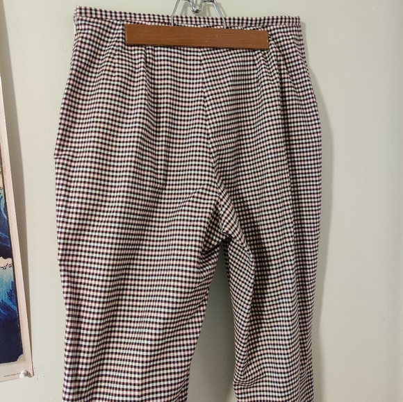 Cutter and Buck Women's Red, Black, and White Checkered Cropped Pants, size 8 - Picture 3 of 6